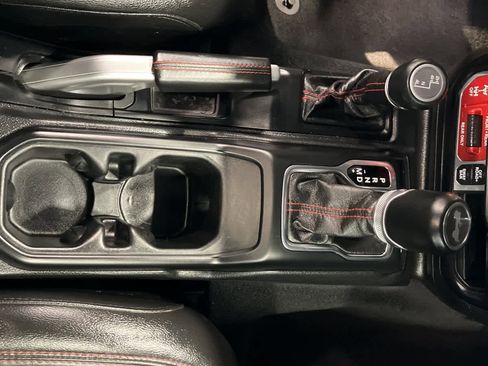 Used 2021 Jeep Wrangler Unlimited Rubicon w/ Uconnect 4C Nav & Sound Group image 16