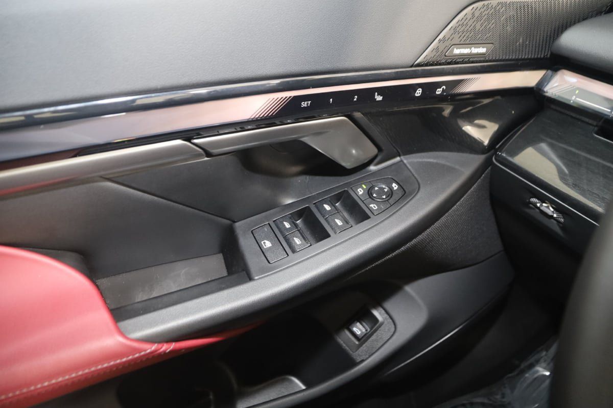 Used 2024 BMW i5 eDrive40i w/ Convenience Package RWD image 29
