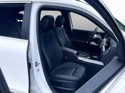 Used 2025 Mercedes-Benz GLB 250 image 9