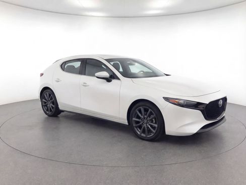 Used 2019 MAZDA MAZDA3 Hatchback image 2