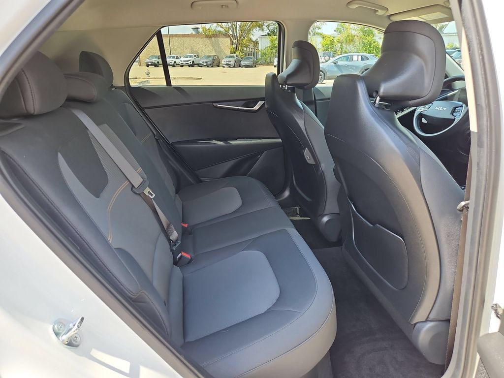 Used 2025 Kia Niro LX FWD image 30