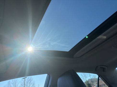 Used 2018 Toyota Corolla L image 39