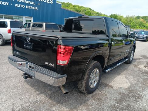 Used 2015 Nissan Titan SV w/ SV Value Truck Package AWD/4WD image 5