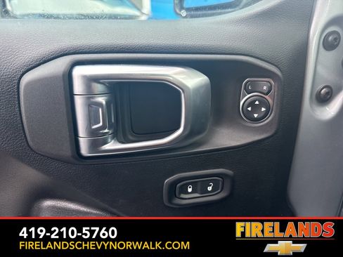 Used 2022 Jeep Gladiator Sport image 12