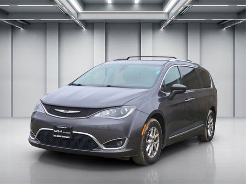 Used 2020 Chrysler Pacifica Touring-L image 3