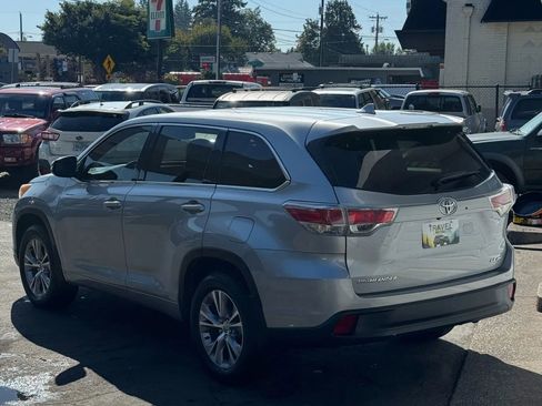 Used 2014 Toyota Highlander LE image 4