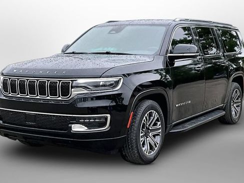 Used 2024 Jeep Wagoneer L Series II w/ Flexible Seating Group AWD/4WD image 3