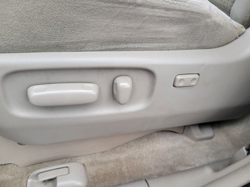 Used 2010 Toyota Sienna LE image 16