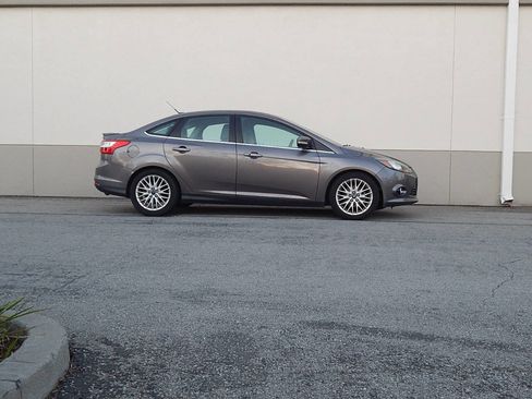 Used 2014 Ford Focus Titanium image 2