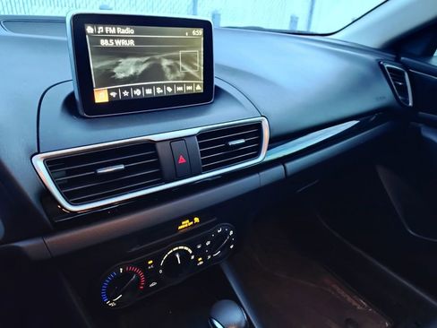 Used 2016 MAZDA MAZDA3 i Sport image 9