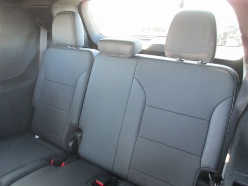 Certified 2025 Buick Enclave Preferred image 19