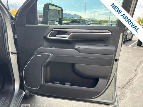 Used 2025 Chevrolet Silverado 2500 LTZ w/ LTZ Convenience Package AWD/4WD image 10
