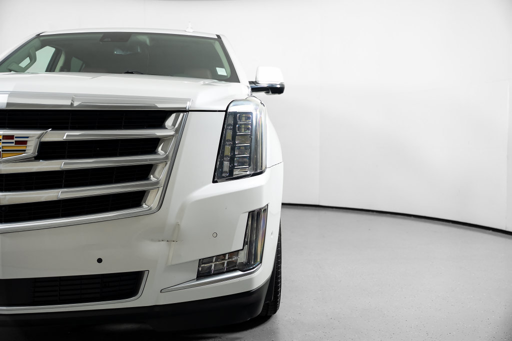 Used 2020 Cadillac Escalade Premium Luxury RWD image 17