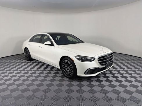 Used 2022 Mercedes-Benz S 580 4MATIC Sedan image 2