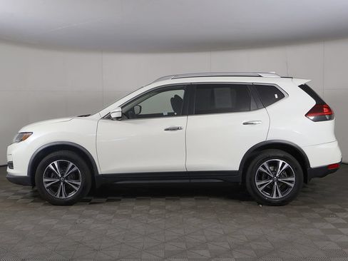 Used 2019 Nissan Rogue SV w/ Premium Package AWD/4WD image 17