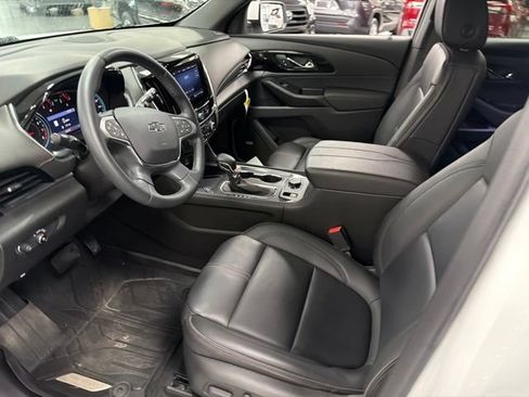 Used 2023 Chevrolet Traverse RS w/ LPO, Floor Liner Package FWD image 17