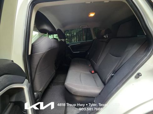 Used 2020 Toyota RAV4 LE AWD/4WD image 17