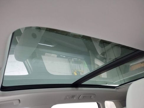 New 2025 Volkswagen Taos SE image 20