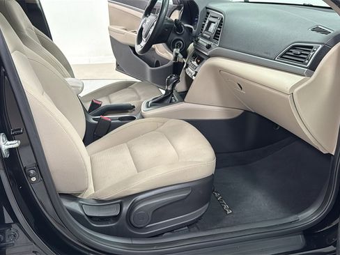 Used 2017 Hyundai Elantra SE w/ Cargo Package image 18