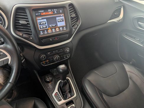 Used 2016 Jeep Cherokee Trailhawk w/ Leather Interior Group AWD/4WD image 11