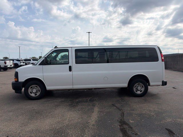Used 2017 Chevrolet Express 3500 LS RWD image 4