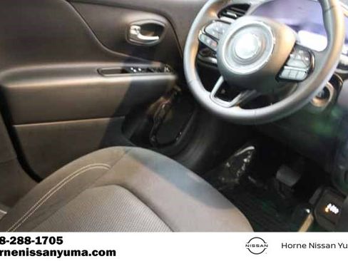 Used 2022 Jeep Renegade Altitude image 10