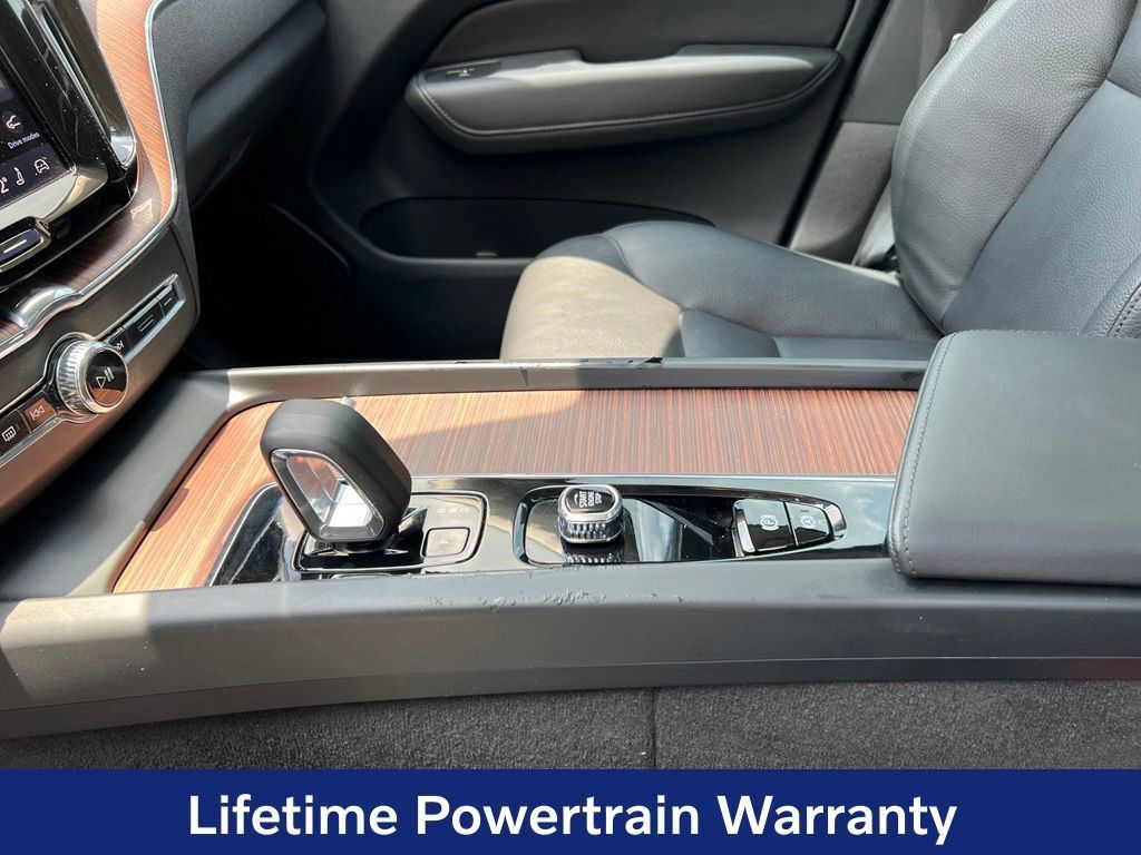 Certified 2024 Volvo XC60 B5 Plus AWD/4WD image 14