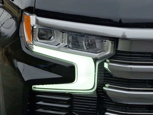 Used 2023 Chevrolet Silverado 1500 High Country w/ High Country Premium Package image 9