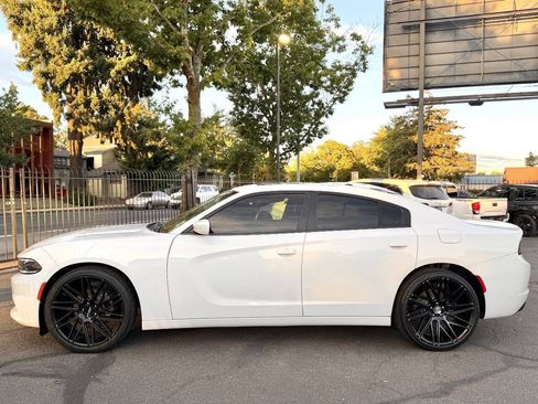 Used 2020 Dodge Charger SXT w/ Leather Interior Group RWD image 3