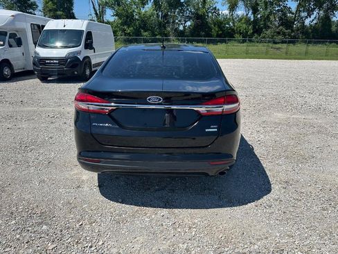 Used 2018 Ford Fusion SE w/ Fusion SE Technology Package FWD image 4