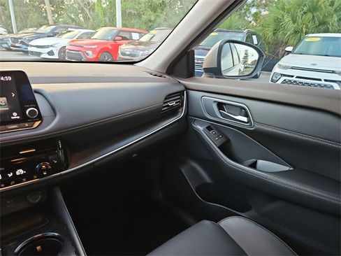 Used 2021 Nissan Rogue SL image 12