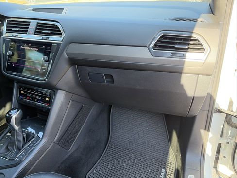 Used 2022 Volkswagen Tiguan SE R-Line image 19