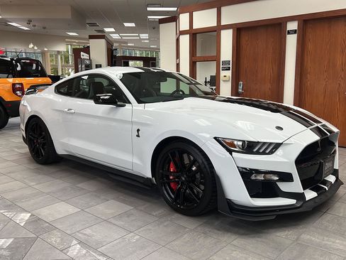 Used 2021 Ford Mustang Shelby GT500 w/ Technology Package RWD image 2