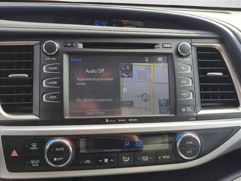 Used 2019 Toyota Highlander XLE image 16