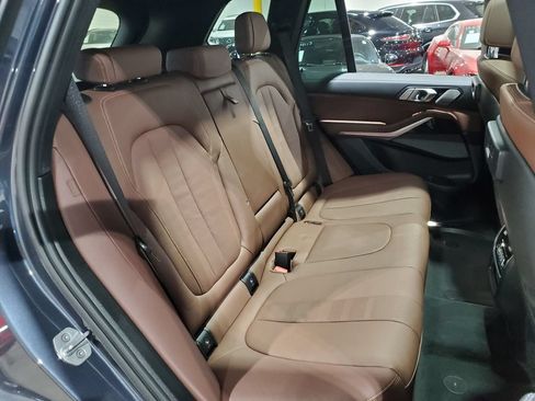 Used 2021 BMW X5 M50i w/ Dynamic Handling Package AWD/4WD image 20