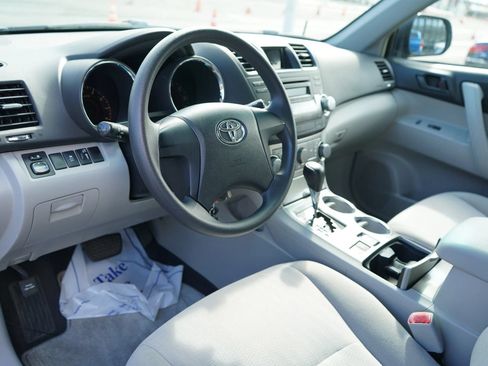 Used 2011 Toyota Highlander 2WD image 8