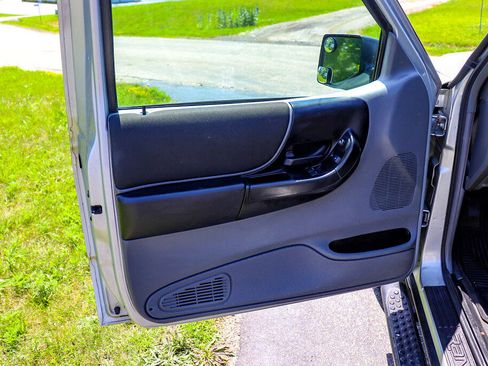 Used 2011 Ford Ranger XLT image 23