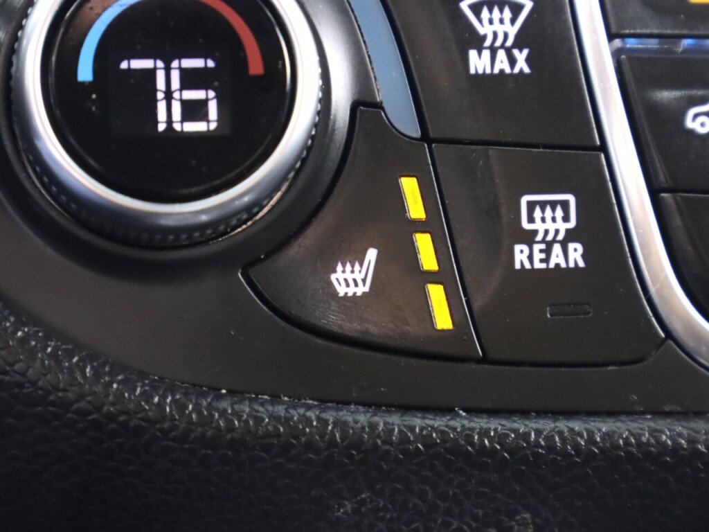 Used 2019 Chevrolet Equinox LT w/ Driver Convenience Package AWD/4WD image 22