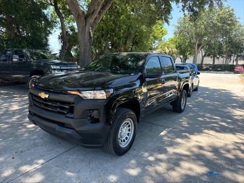 Used 2023 Chevrolet Colorado W/T RWD image 2