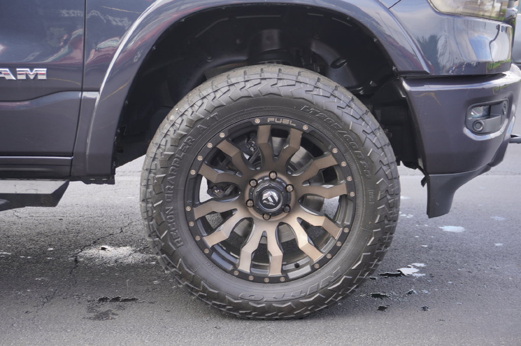 Used 2019 RAM 1500 Laramie w/ Sport Appearance Package AWD/4WD image 13