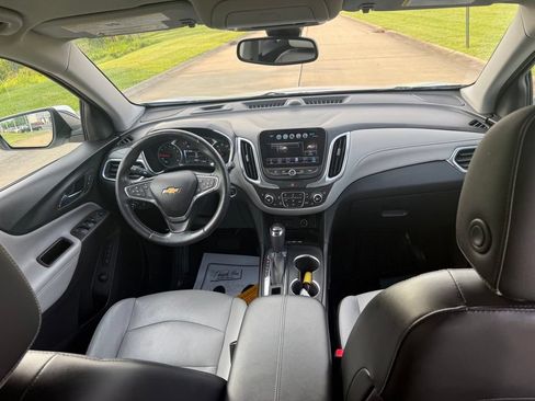 Used 2018 Chevrolet Equinox Premier FWD image 21