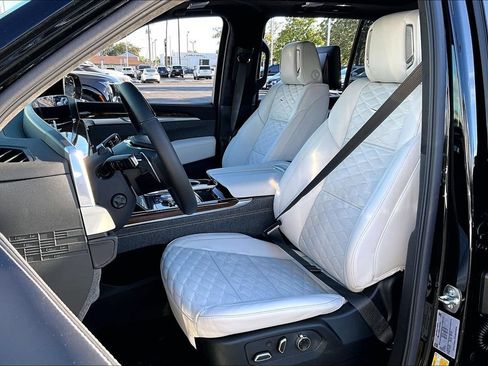 New 2026 Cadillac Escalade Platinum Sport w/ LPO, ONYX Package AWD/4WD image 9