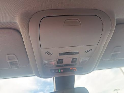 Used 2021 Chevrolet Equinox Premier FWD image 24