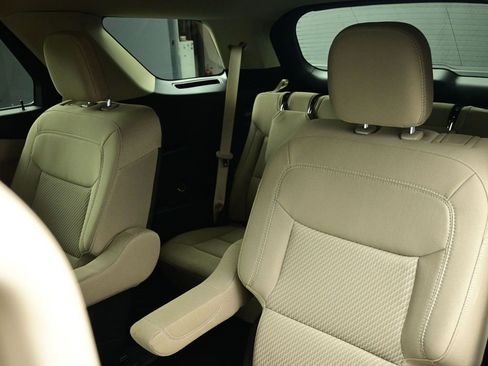 Used 2022 Ford Explorer XLT image 23