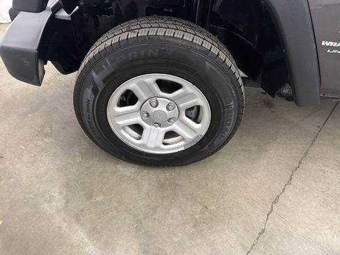 Used 2018 Jeep Wrangler Unlimited Sport w/ Connectivity Group image 14