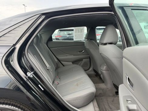 Used 2023 Hyundai Elantra SEL w/ Convenience Package FWD image 19