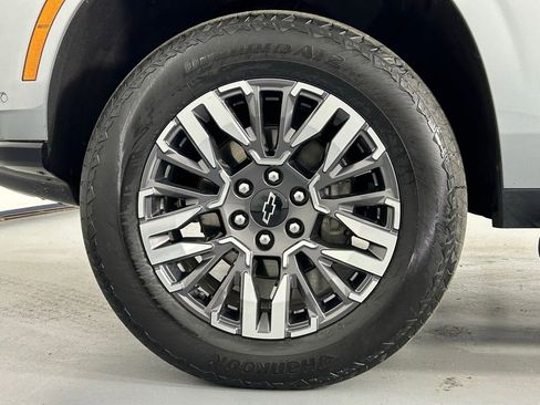 Used 2025 Chevrolet Suburban Z71 AWD/4WD image 39