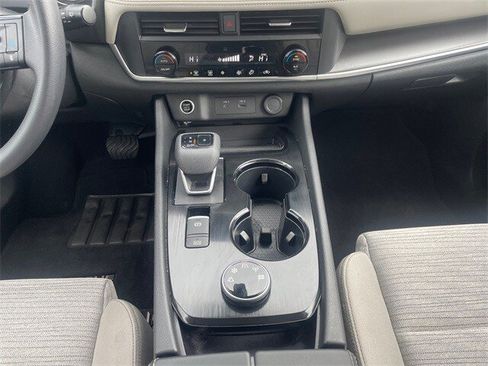 Used 2023 Nissan Rogue SV image 11