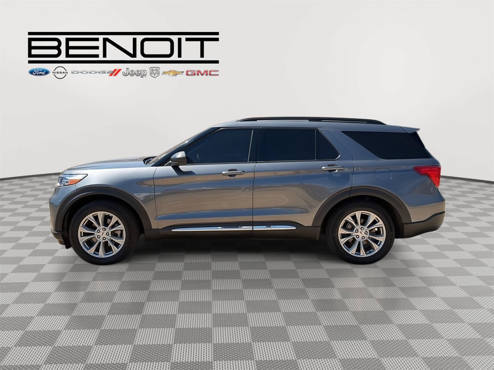 Used 2024 Ford Explorer XLT w/ Equipment Group 202A RWD image 2