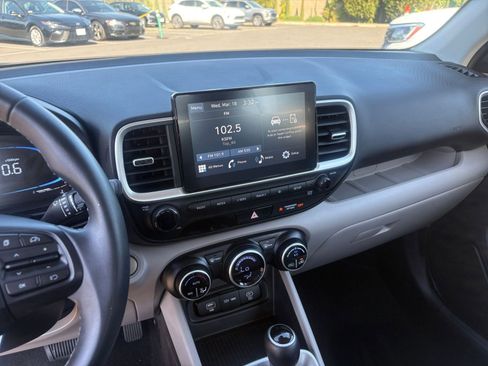 Used 2025 Hyundai Venue SEL image 17